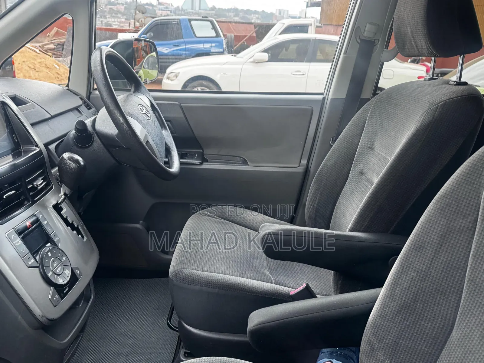Toyota Noah 2010 Silver