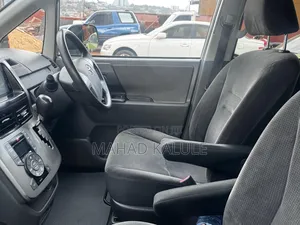 Toyota Noah 2010 Silver