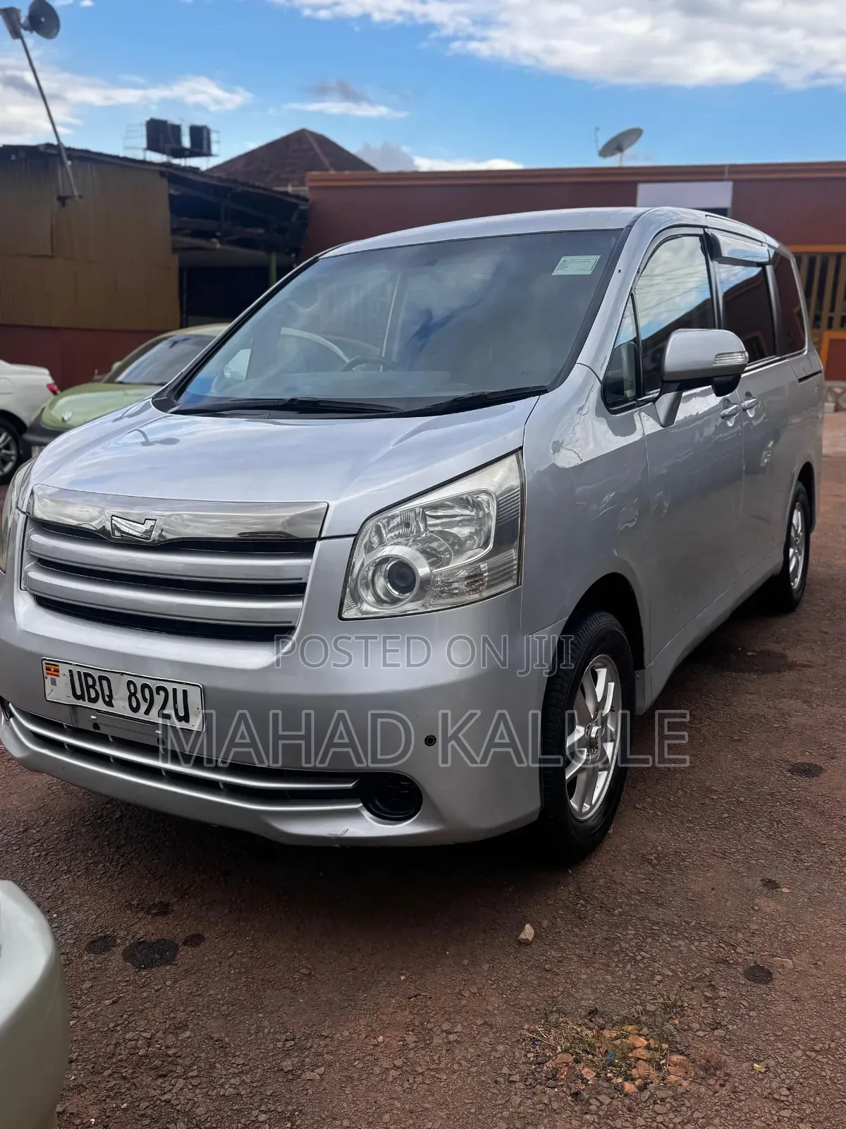 Toyota Noah 2010 Silver