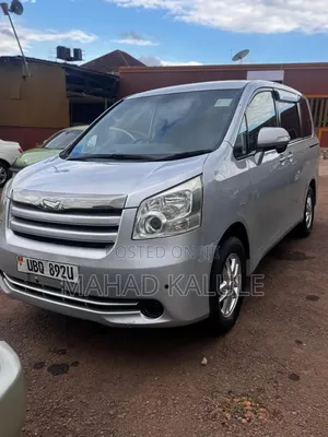 Toyota Noah 2010 Silver