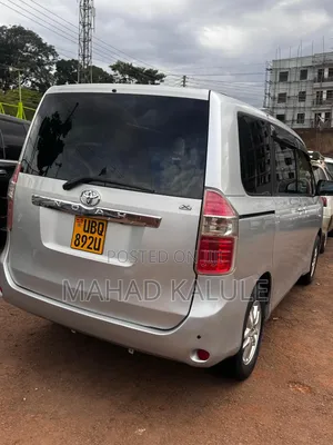 Toyota Noah 2010 Silver