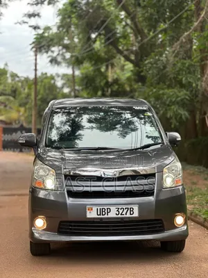 Toyota Noah 2.0 143hp FWD (8 Seater) 2009 Gray