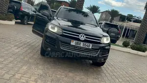 Volkswagen Touareg V6 Lux 4dr SUV AWD (3.6L 6cyl 8A) 2014 Black