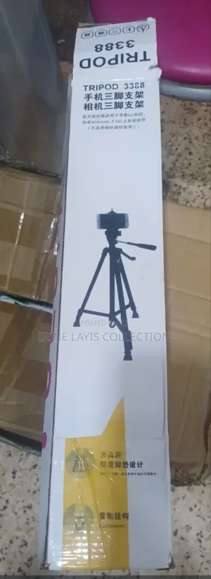 Professional Foldable Tripod Kit in Black.
