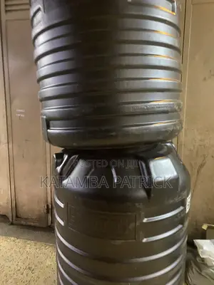 1000 Liter Tanks