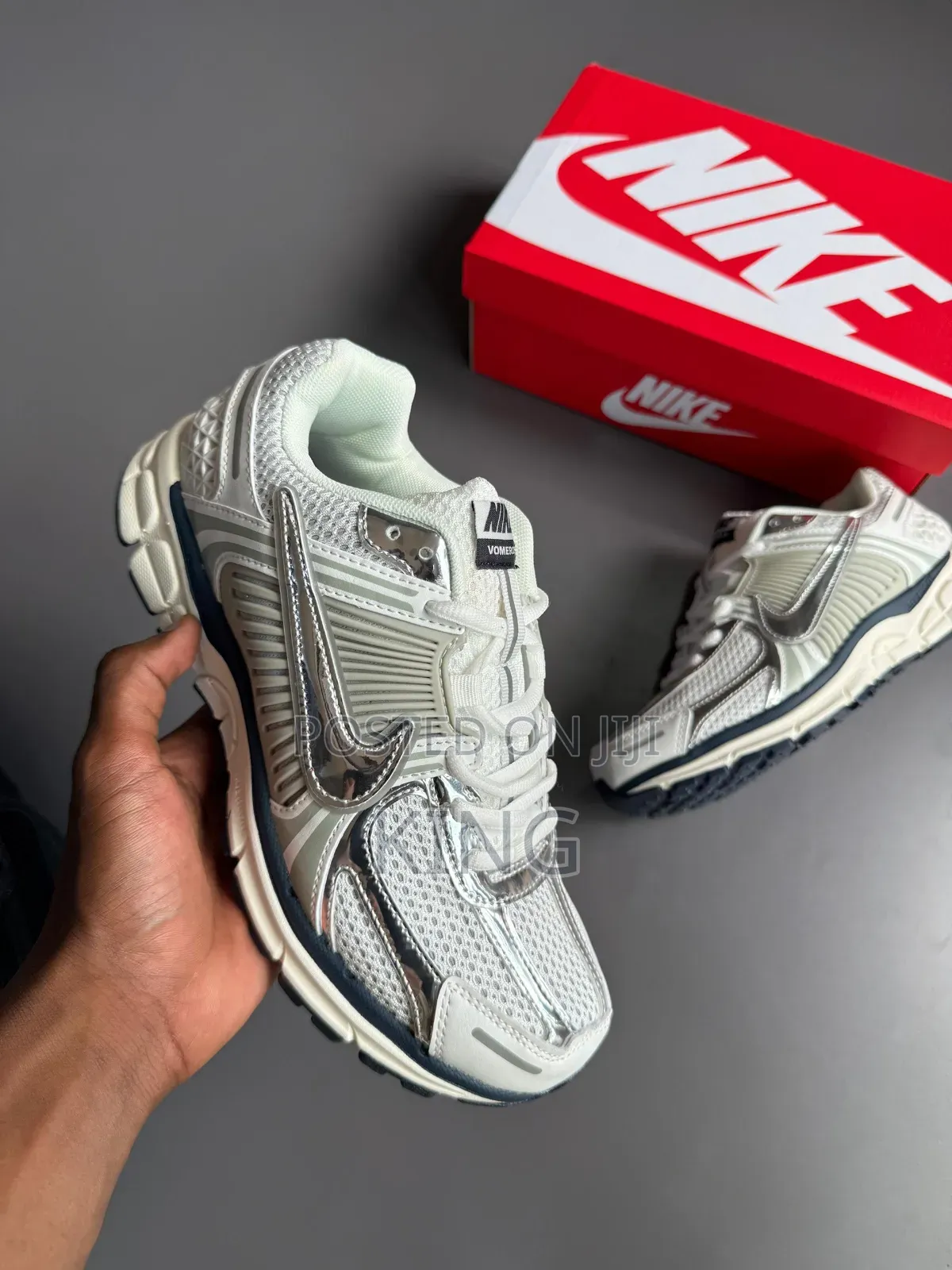 Nike Zoom Vomero 5 Photon Dust Metallic Silver Sneakers.