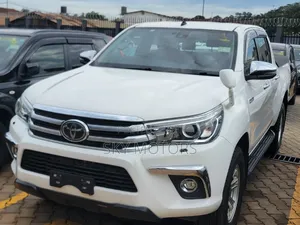Toyota Hilux 2019 White