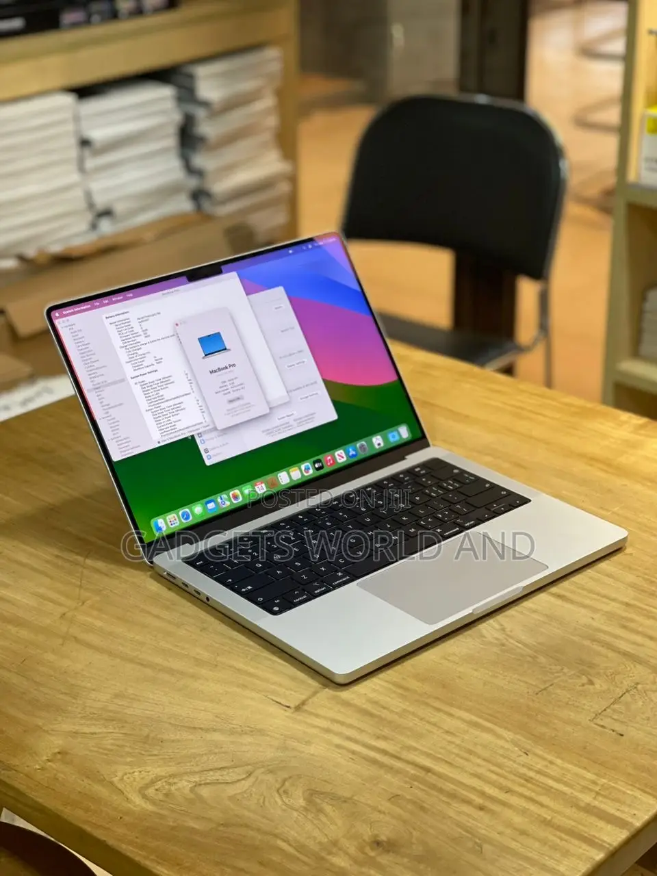 New Laptop Apple MacBook Pro 8GB Apple M3 SSD 512GB