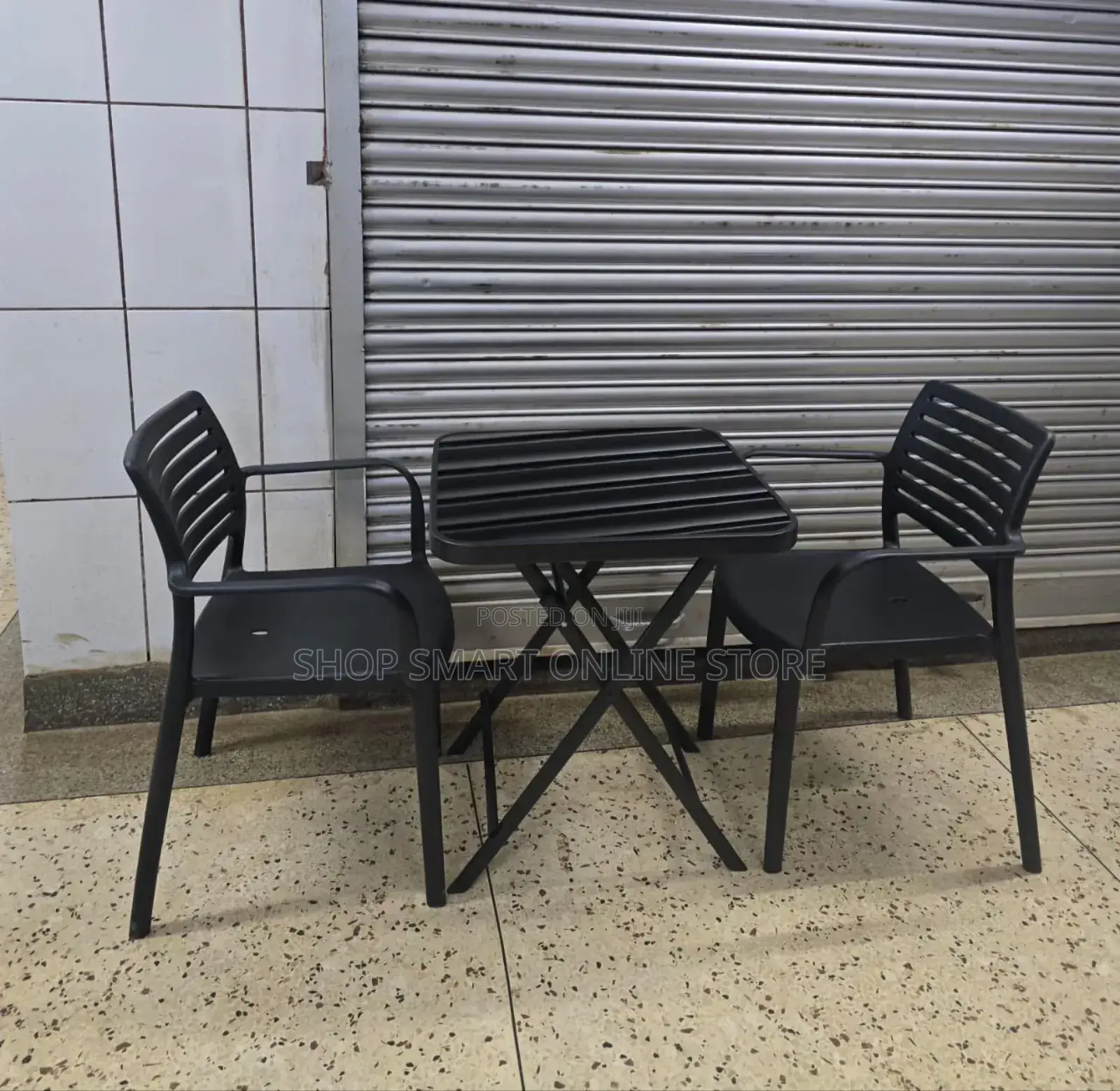 Modern Dining Centre Glass Table and Plastic Chairs