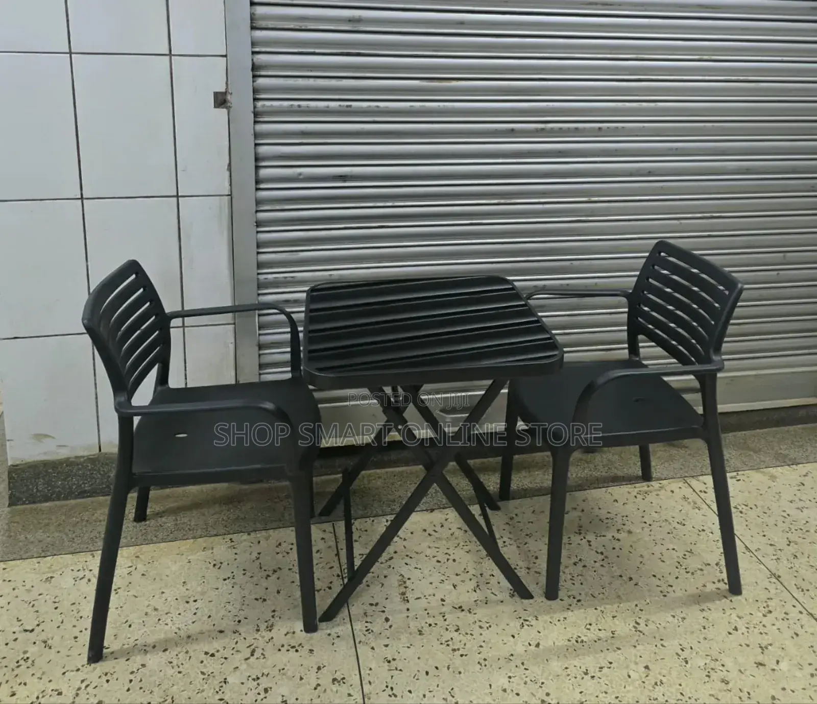 Modern Dining Centre Glass Table and Plastic Chairs