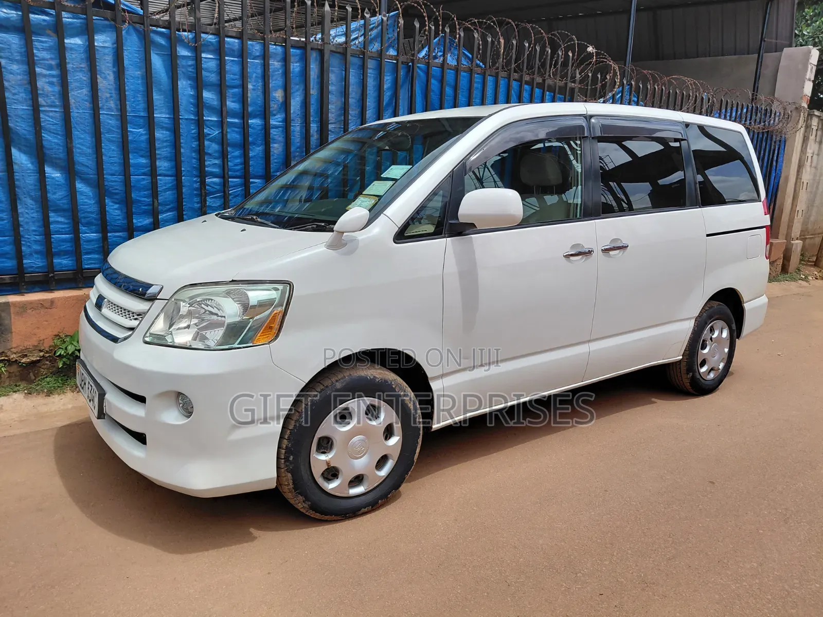 Toyota Noah 2006 White