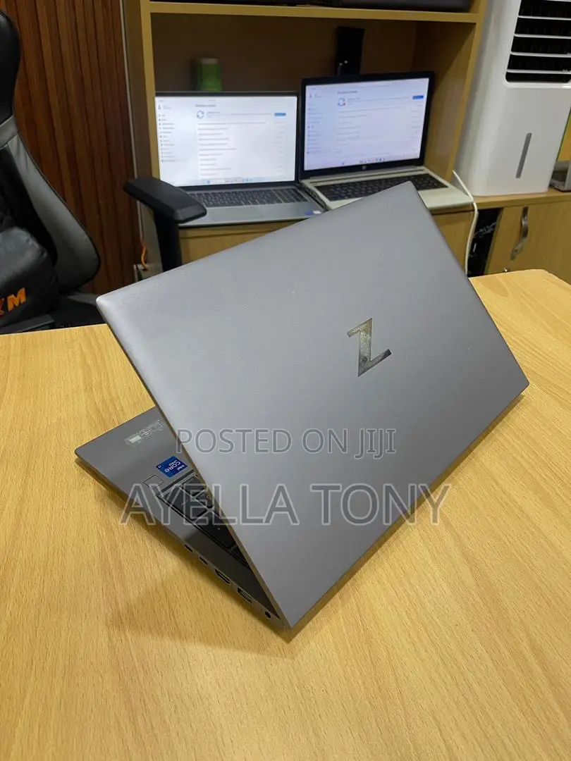 New Laptop HP ZBook Firefly G8 16GB Intel Core i7 SSD 256GB