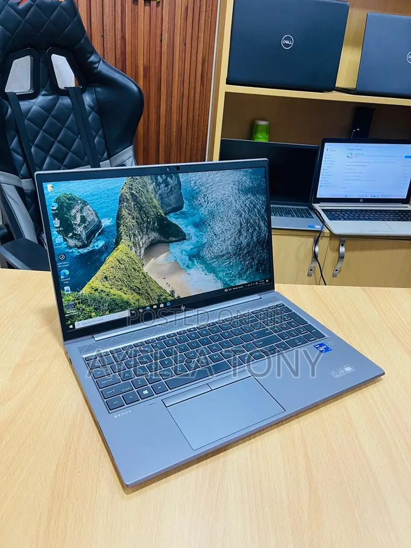 New Laptop HP ZBook Firefly G8 16GB Intel Core i7 SSD 256GB