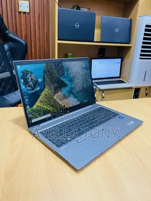 New Laptop HP ZBook Firefly G8 16GB Intel Core i7 SSD 256GB