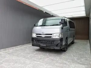 Toyota Regius 2012 Silver
