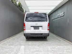 Toyota Regius 2012 Silver