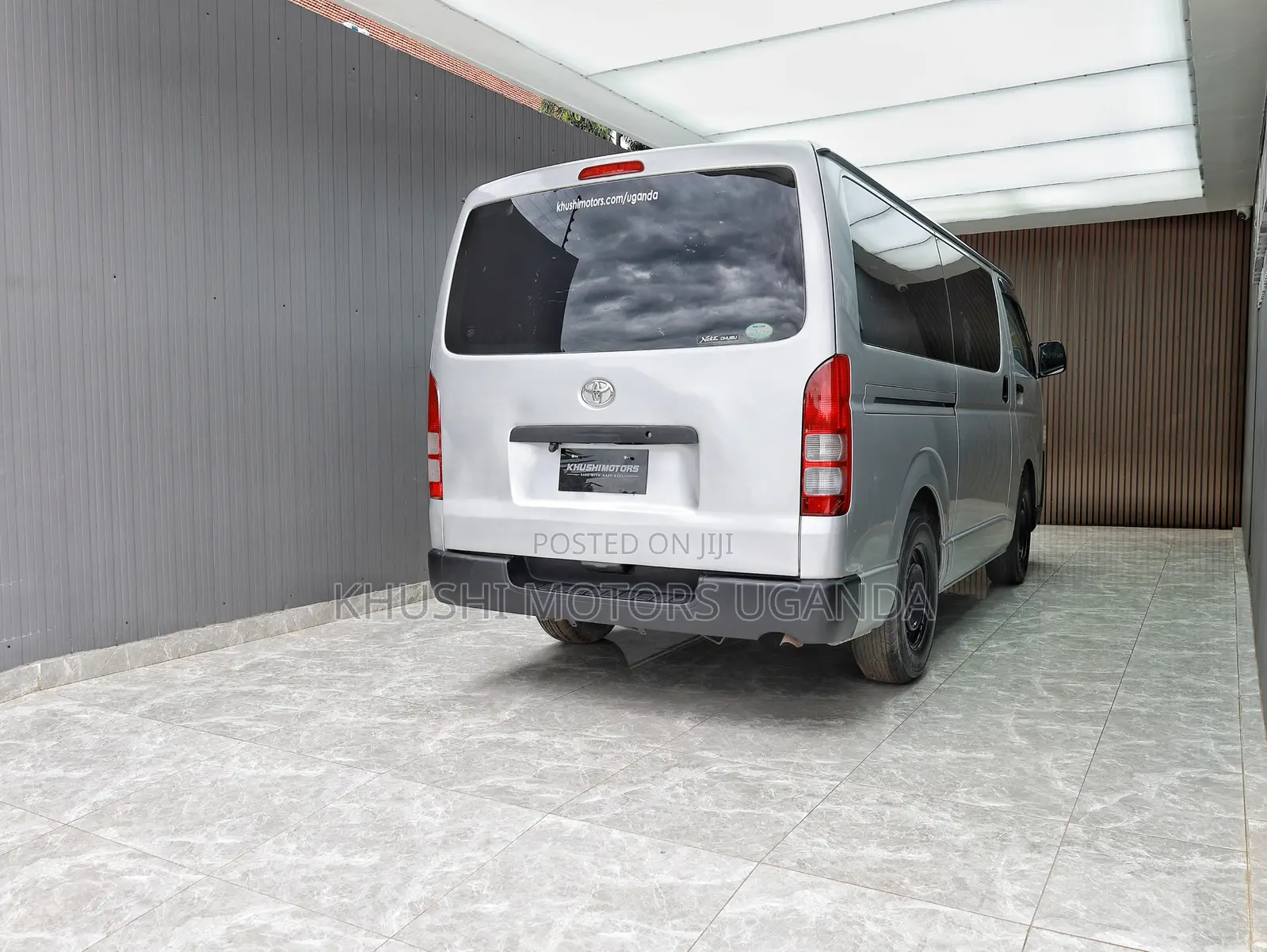 Toyota Regius 2012 Silver
