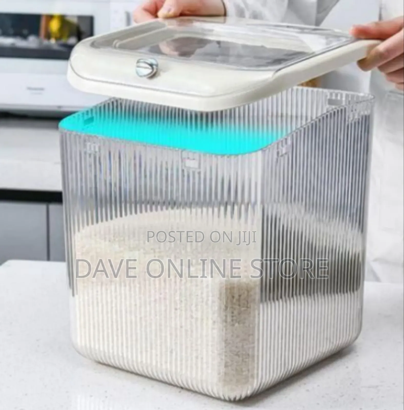 Elegant Fluted Airtight Food Storage Container With Transparent