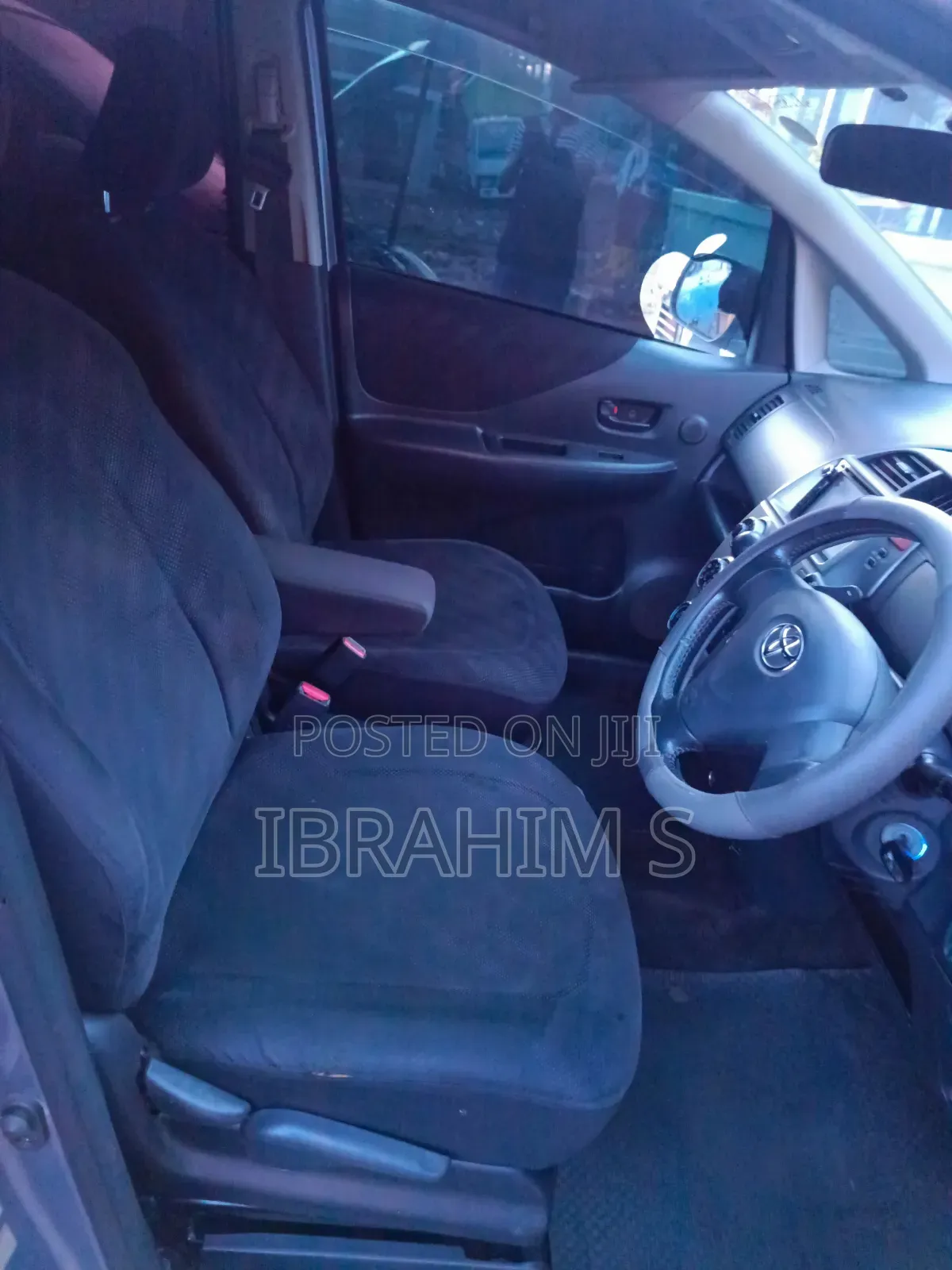 Toyota Ractis 2012 Gray
