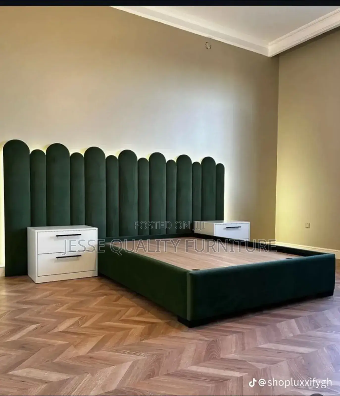 Simple Luxurious King Size Graph Bed