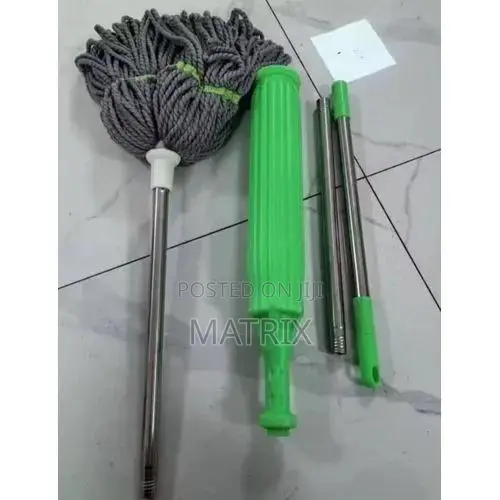 Self Squeezing Mop