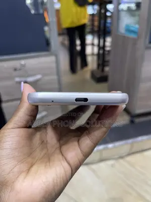 Sharp Aquos Sense 2 SHV43 32 GB Silver