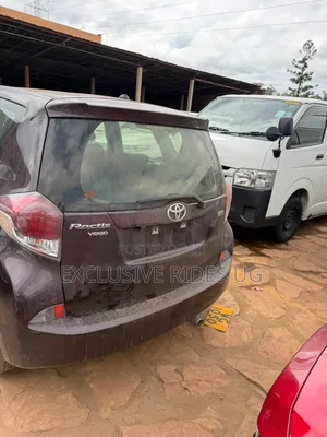 Toyota Ractis 1.5 AWD 2016 Maroon