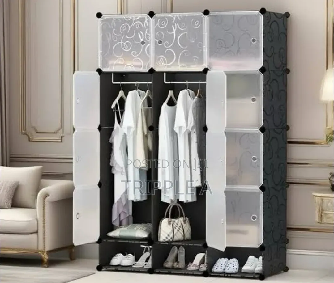 3 Colums Frosted Plastic Wardrobe