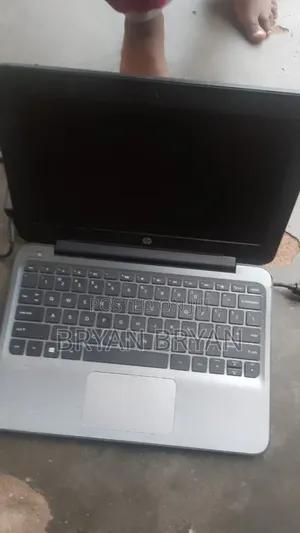 Laptop HP 14-dq1025cl 32GB Intel Xeon HDD 128GB