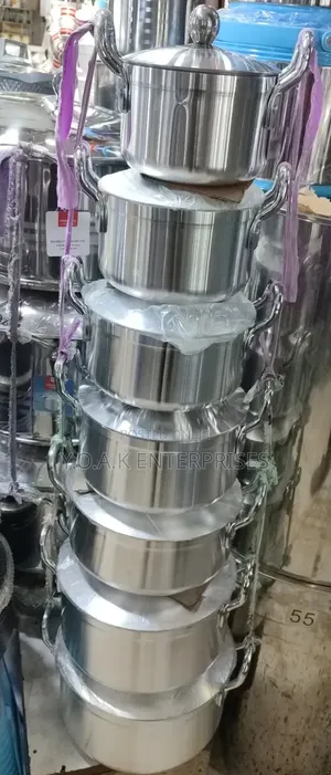 Seven Pieces Serving and Cooking Saucepans