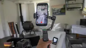 The Dji Osmo Mobile 8p Premium Smartphone Gimbal 3-Axis Stabalization
