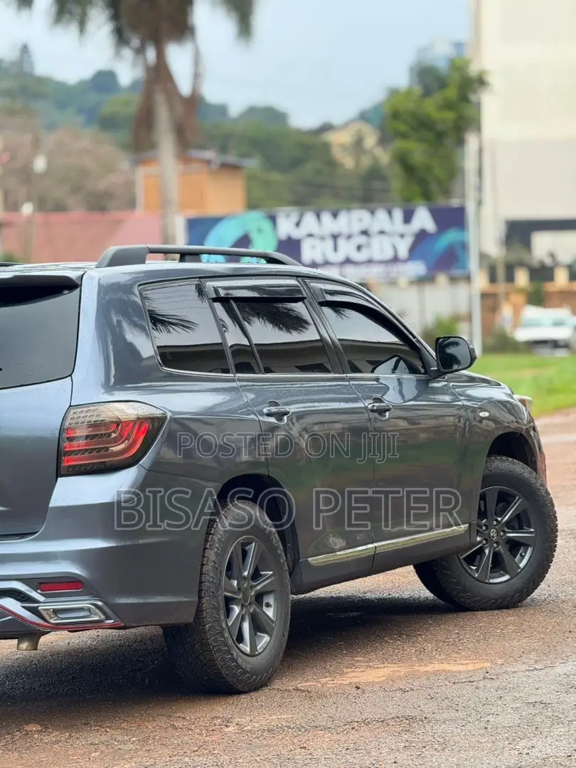 Toyota Kluger 2013 Blue