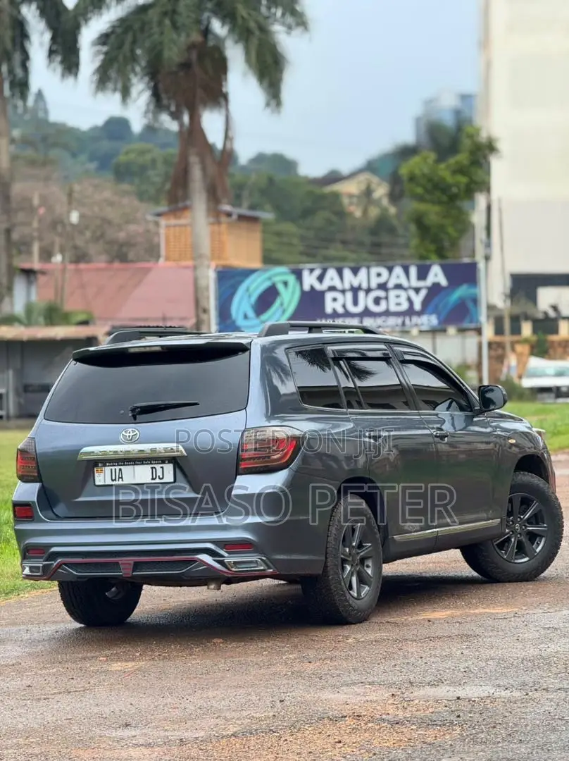 Toyota Kluger 2013 Blue