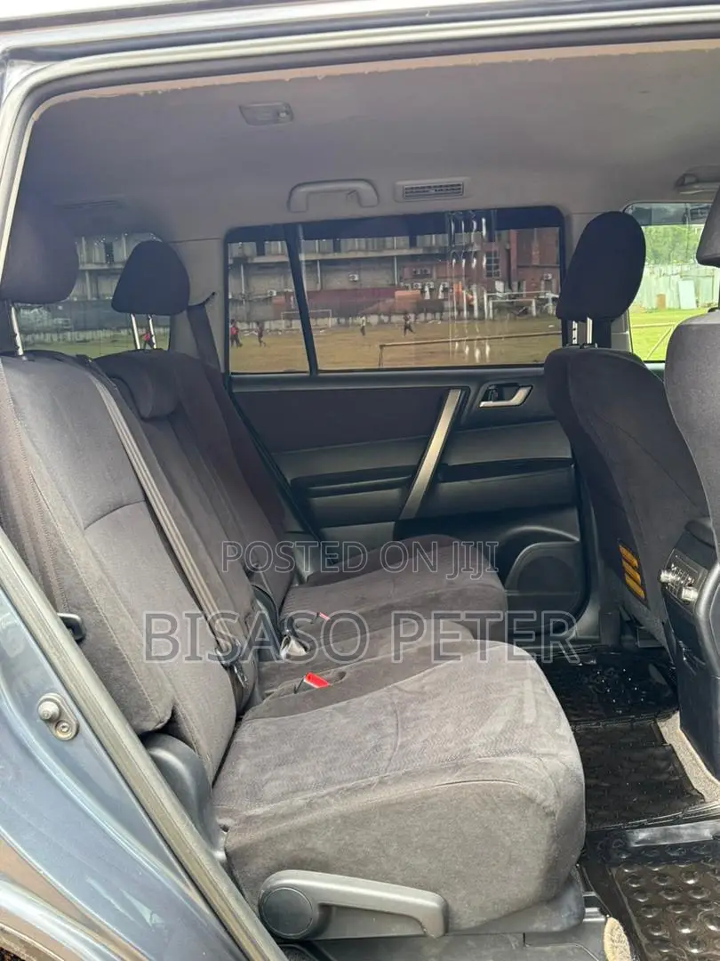 Toyota Kluger 2013 Blue