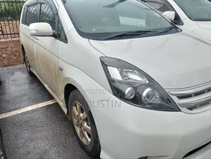 Toyota ISIS 1.8 L 2WD 2012 White