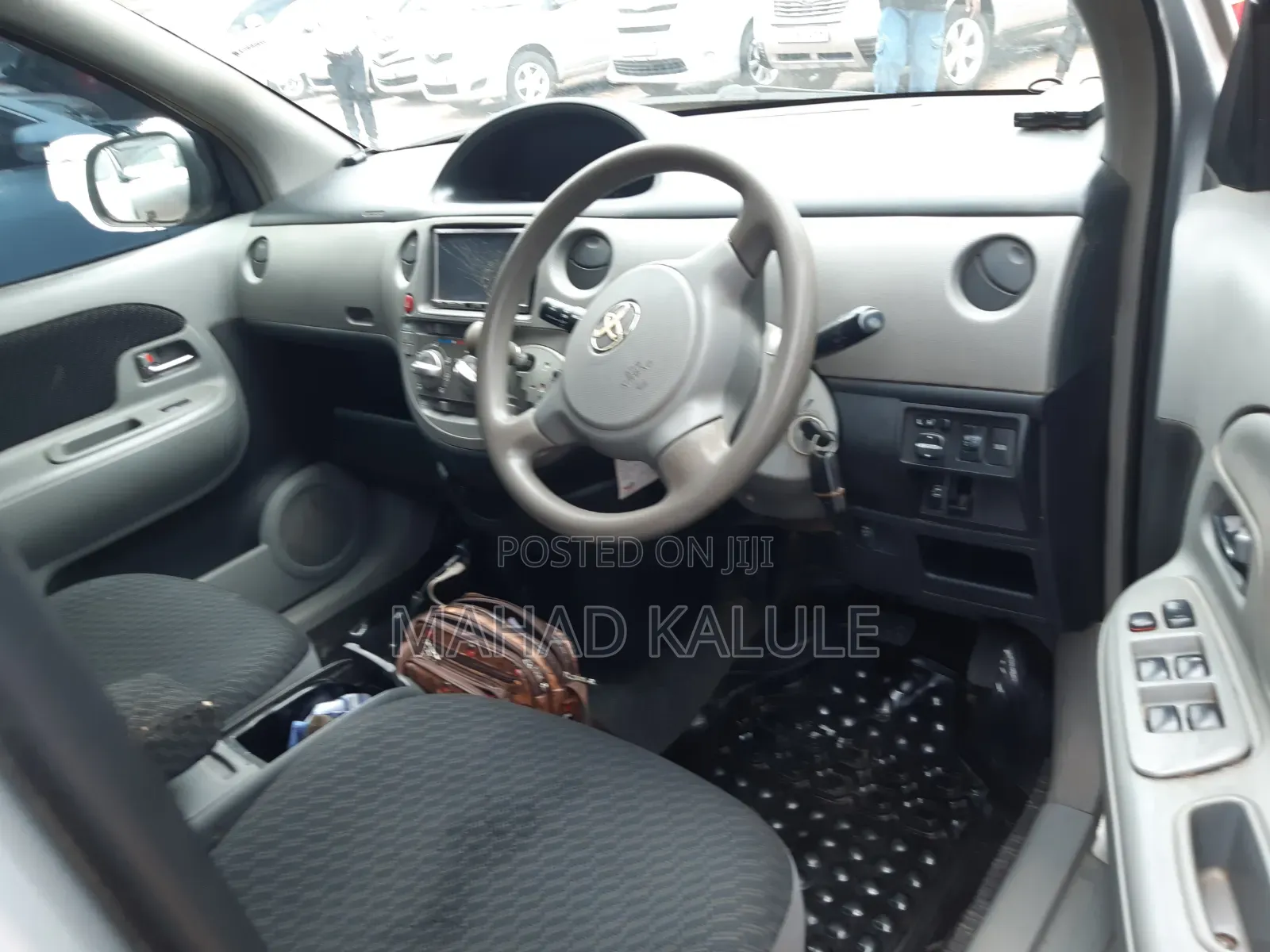 Toyota Sienta 2008 Silver