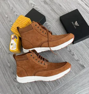 Timberland Gentle Classic Boots. Brown Suede and Mesh Design.