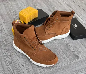 Timberland Gentle Classic Boots. Brown Suede and Mesh Design.
