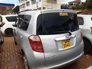 Toyota Ractis 2008 Silver
