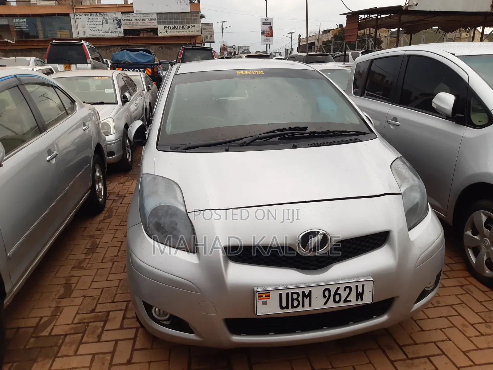 Toyota Vitz 2010 Silver