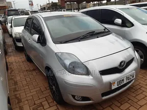 Toyota Vitz 2010 Silver