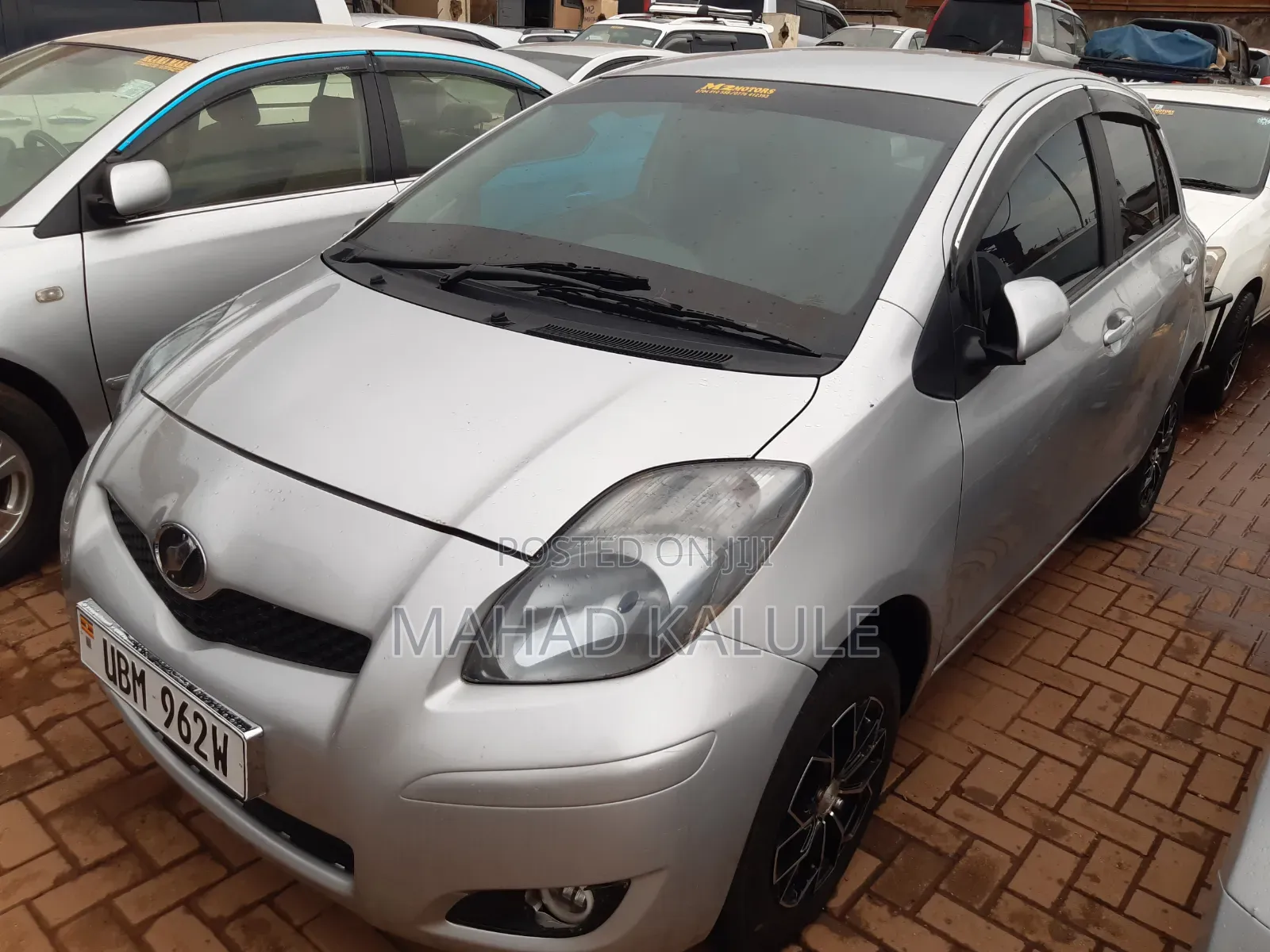 Toyota Vitz 2010 Silver