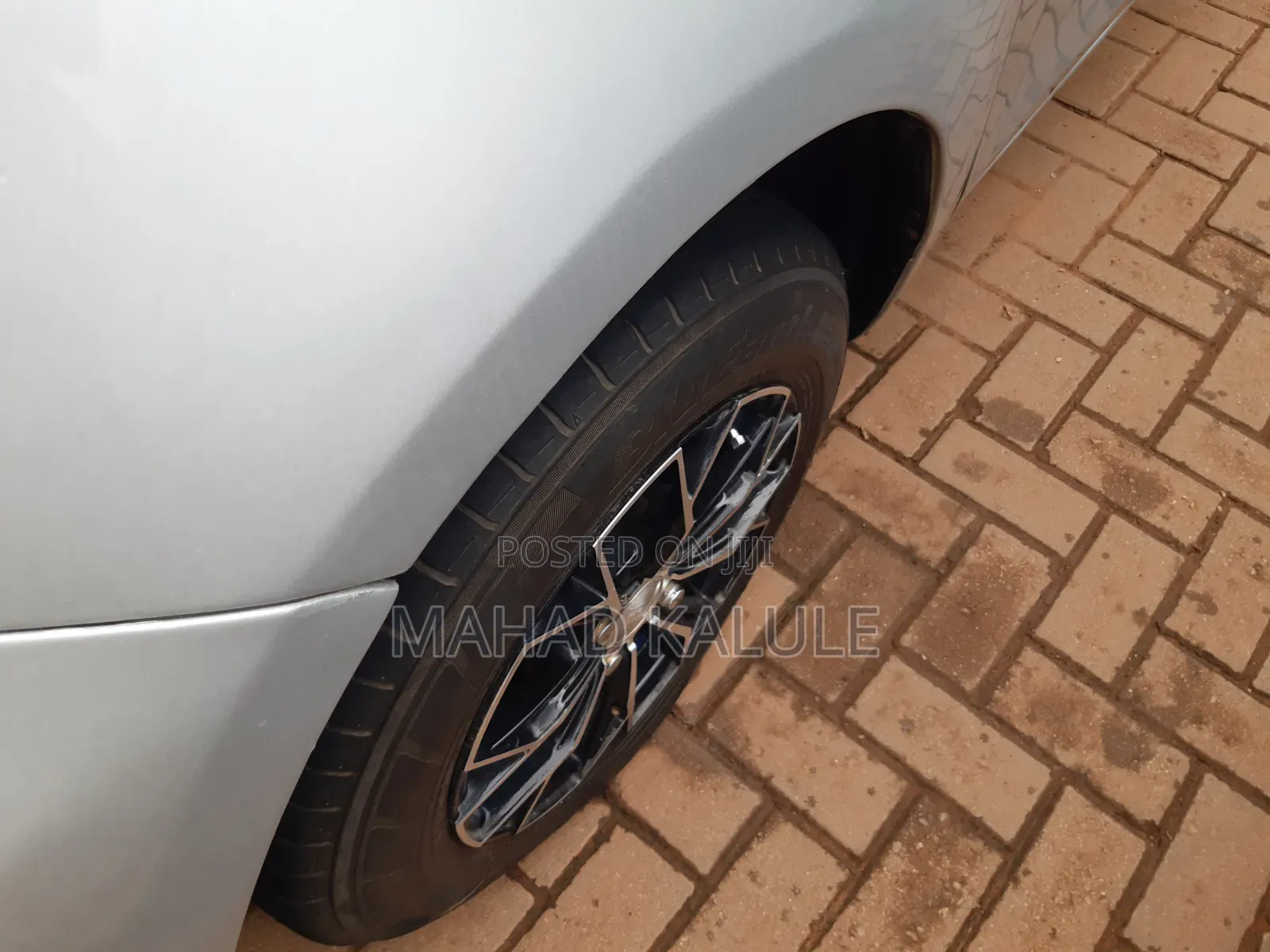 Toyota Vitz 2010 Silver