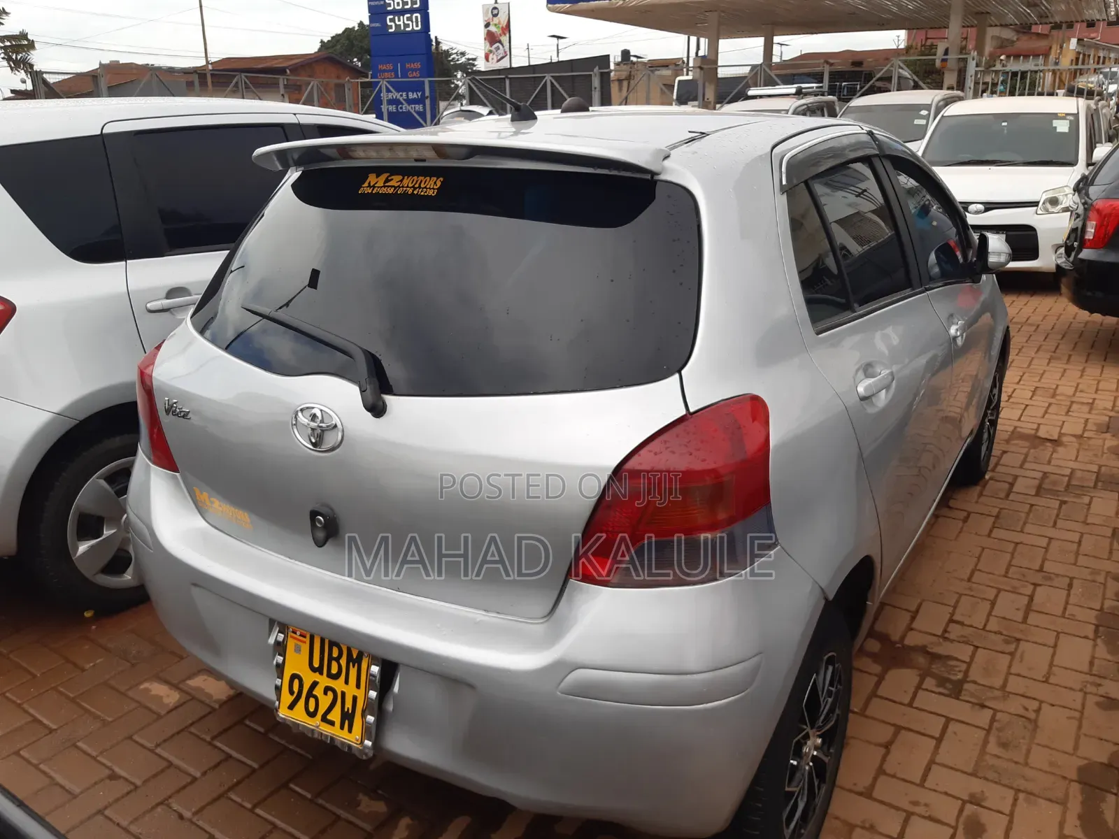 Toyota Vitz 2010 Silver