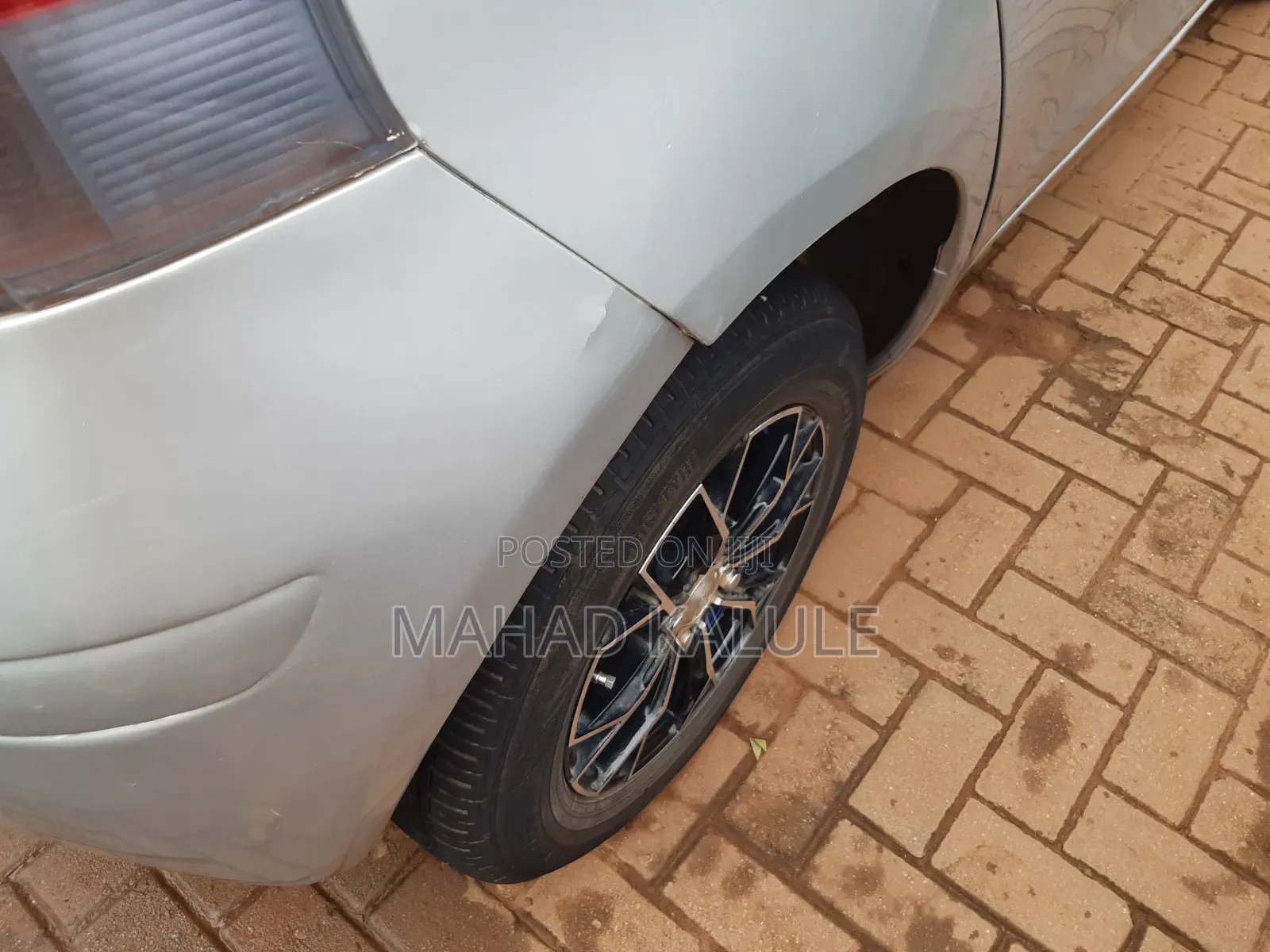Toyota Vitz 2010 Silver