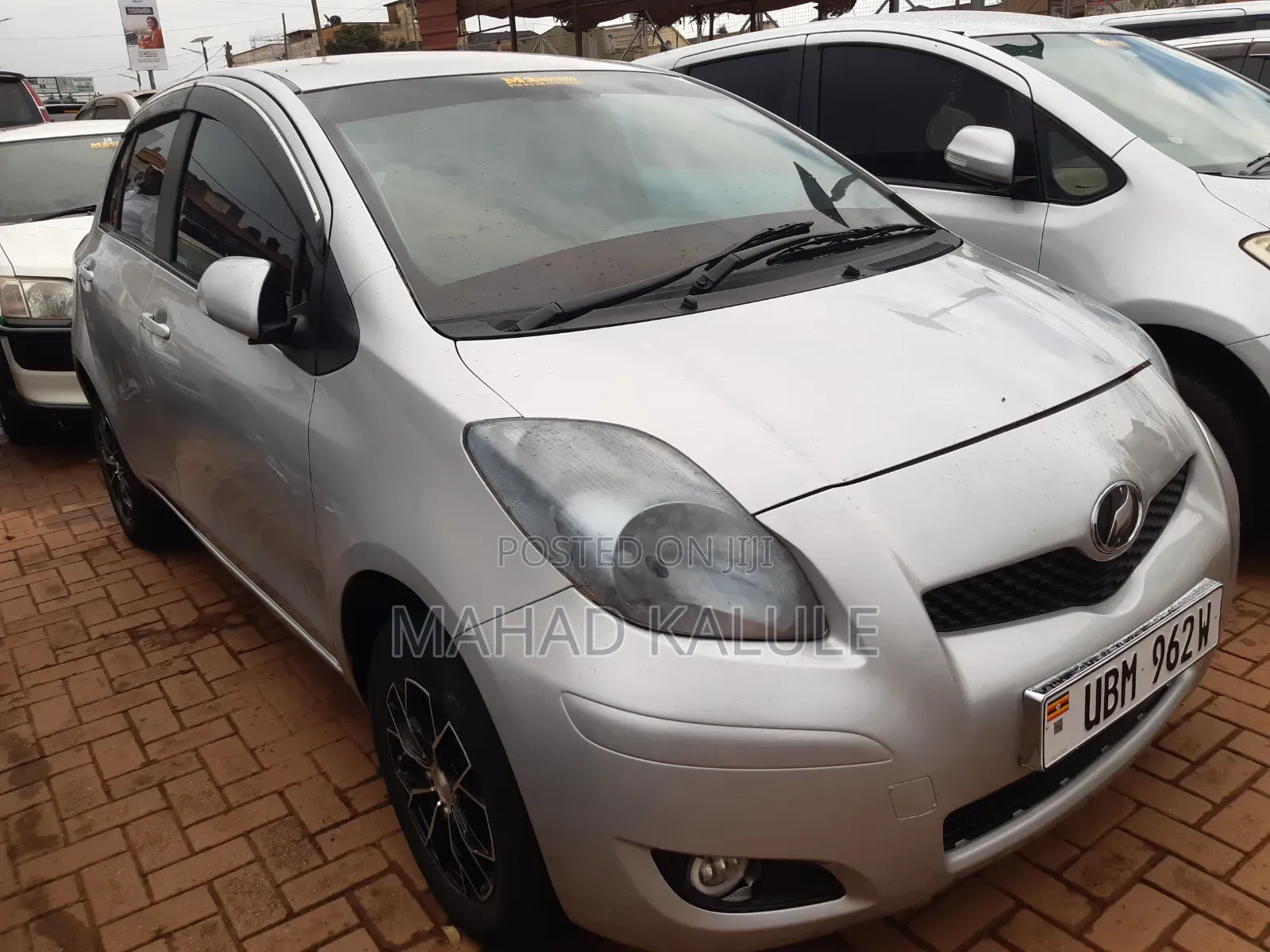 Toyota Vitz 2010 Silver