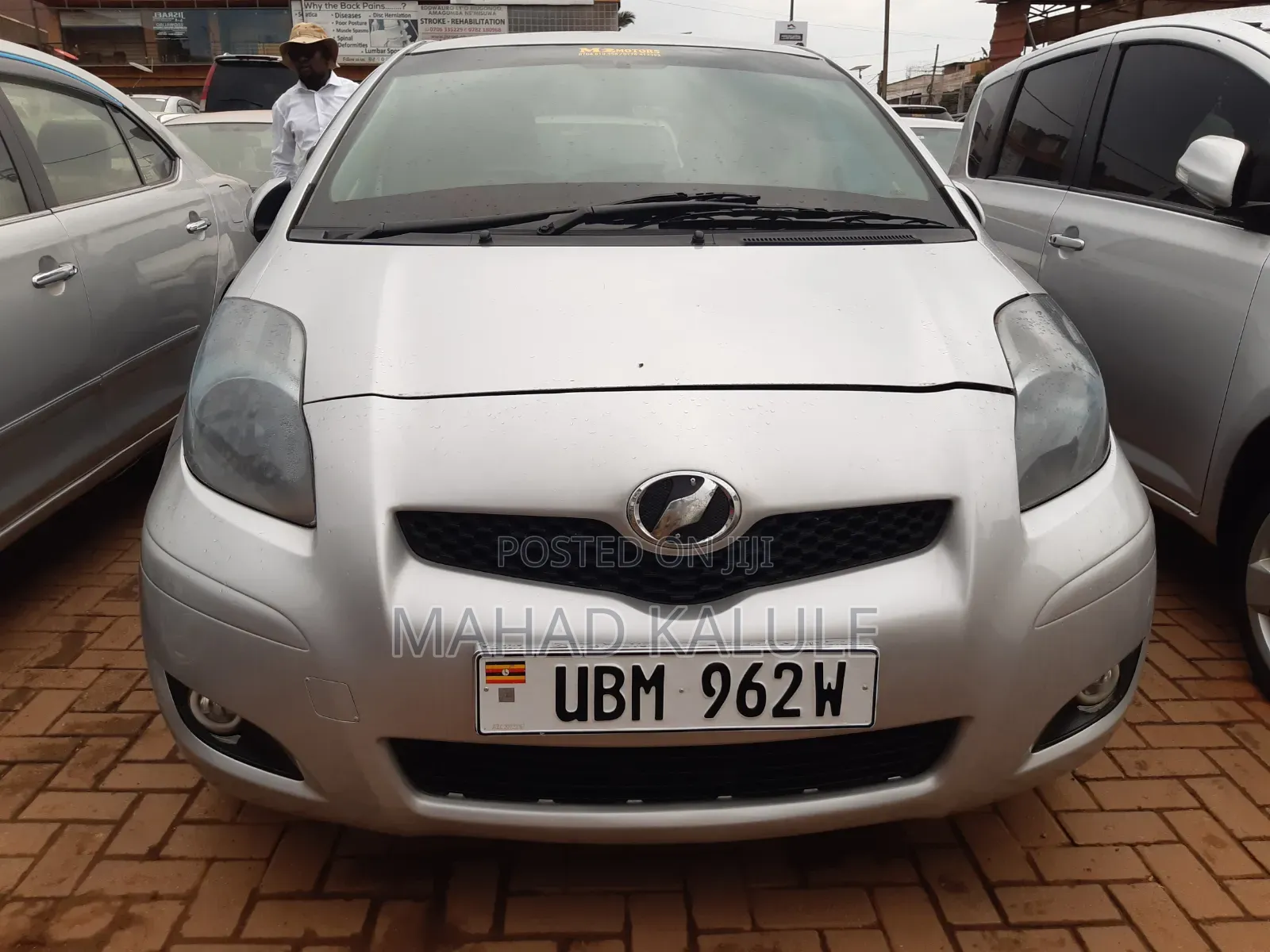 Toyota Vitz 2010 Silver