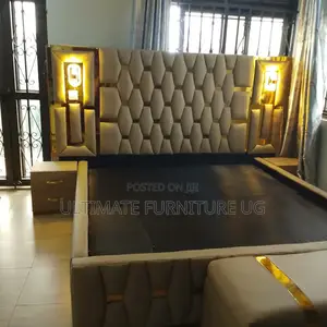 6x6 Kings Bed in Cream and White With Light