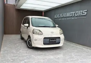 Toyota Porte 2012 Beige