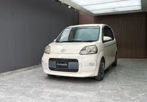 Toyota Porte 2012 Beige